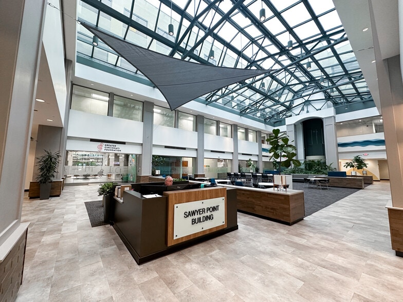 720 E Pete Rose Way, Cincinnati, OH à louer - Photo intérieure – Image 2 sur 8