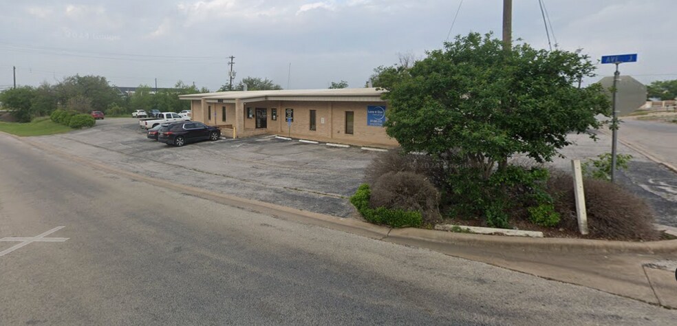 802 Avenue J, Marble Falls, TX à louer - Photo de l’immeuble – Image 2 sur 7