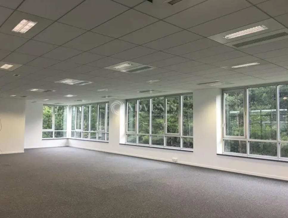 Bureau dans Voisins-le-Bretonneux à louer Photo intérieure– Image 1 sur 1