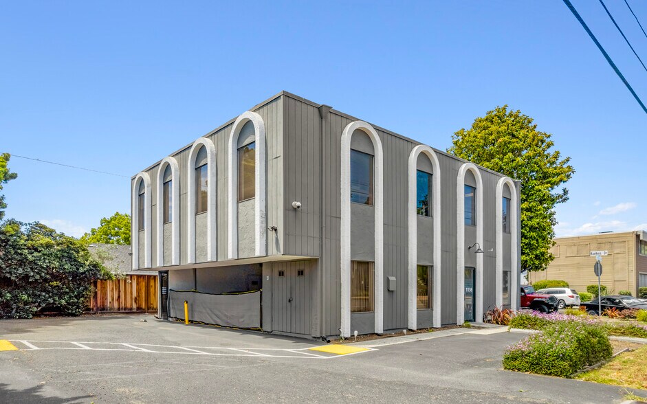 1136 E Hamilton Ave, Campbell, CA à louer - Photo de l’immeuble – Image 1 sur 12