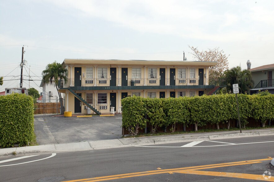 131 W 5th St, Hialeah, FL à vendre - Photo de l’immeuble – Image 2 sur 2