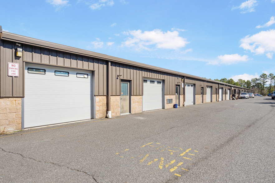 1 Executive Dr, Toms River, NJ à louer - Photo de l’immeuble – Image 2 sur 8