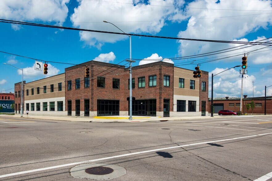 537 E Monument Ave, Dayton, OH à louer - Photo de l’immeuble – Image 1 sur 1