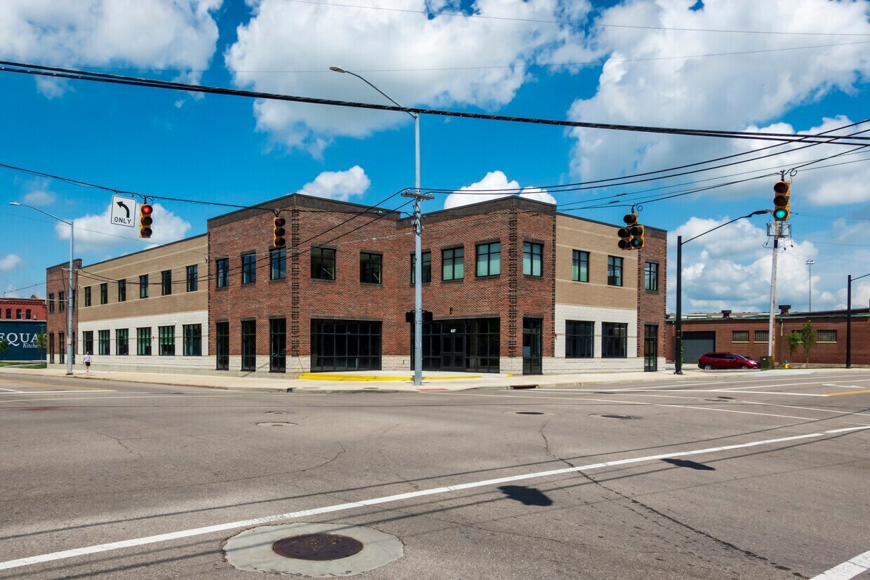 537 E Monument Ave, Dayton, OH à louer Photo de l’immeuble– Image 1 sur 2