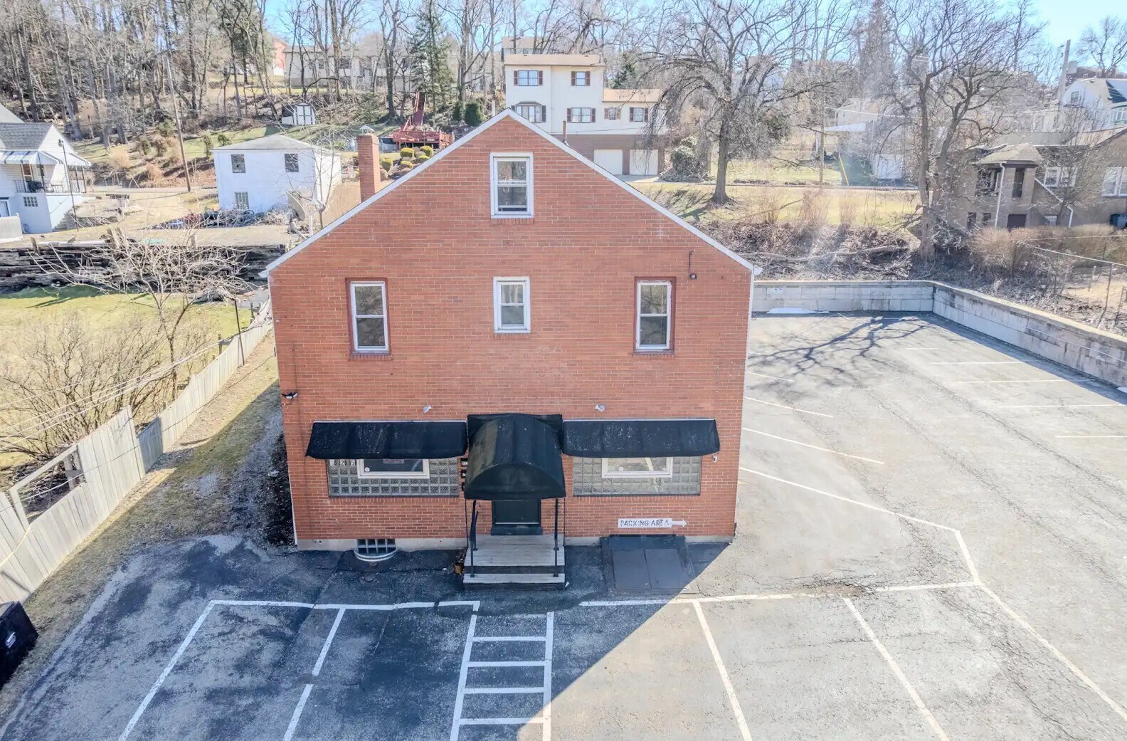 825 5th Ave, East McKeesport, PA à louer Photo principale– Image 1 sur 19