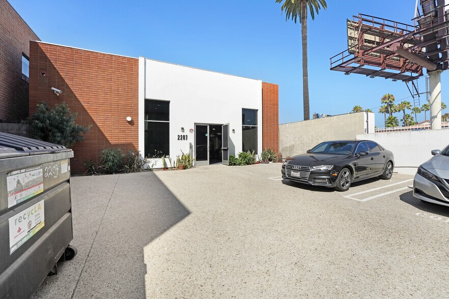 2207 Colby Ave, Los Angeles, CA à vendre - Photo de l’immeuble – Image 2 sur 8