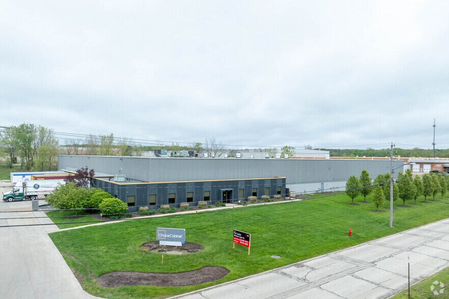 26401 Fargo Ave, Bedford Heights, OH à louer - Photo de l’immeuble – Image 2 sur 5
