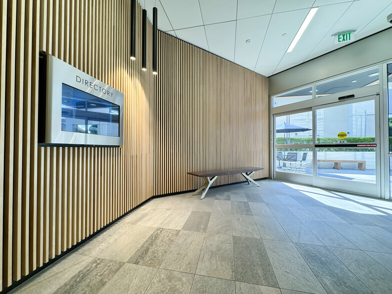 2730 Wilshire Blvd, Santa Monica, CA à louer - Hall d’entrée – Image 2 sur 10