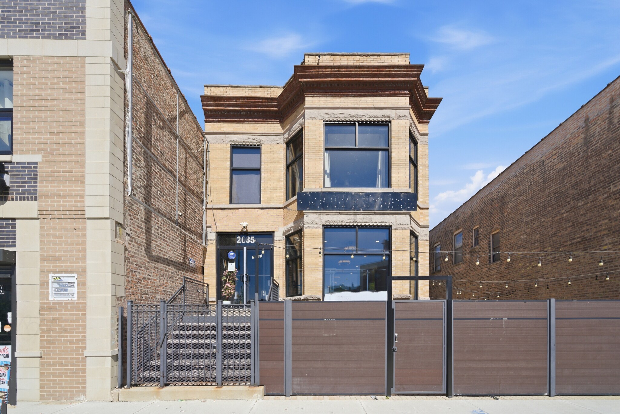 2635 N Kedzie Ave, Chicago, IL à louer Photo de l’immeuble– Image 1 sur 5