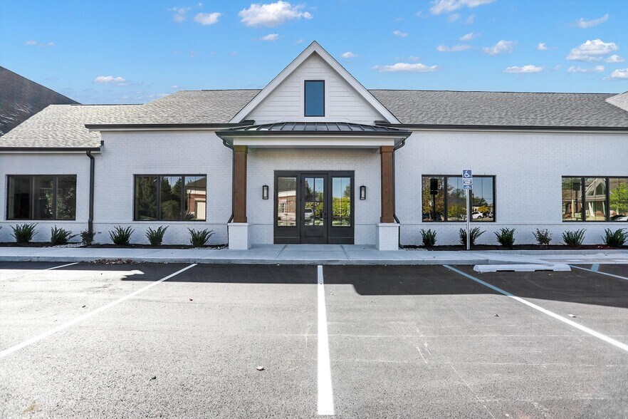 4611 Lisborn Dr, Carmel, IN à louer - Photo principale – Image 2 sur 7