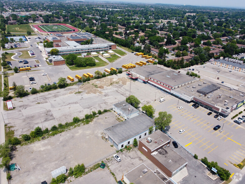 16-26 Kennedy Rd N, Brampton, ON à vendre - Aérien – Image 2 sur 3
