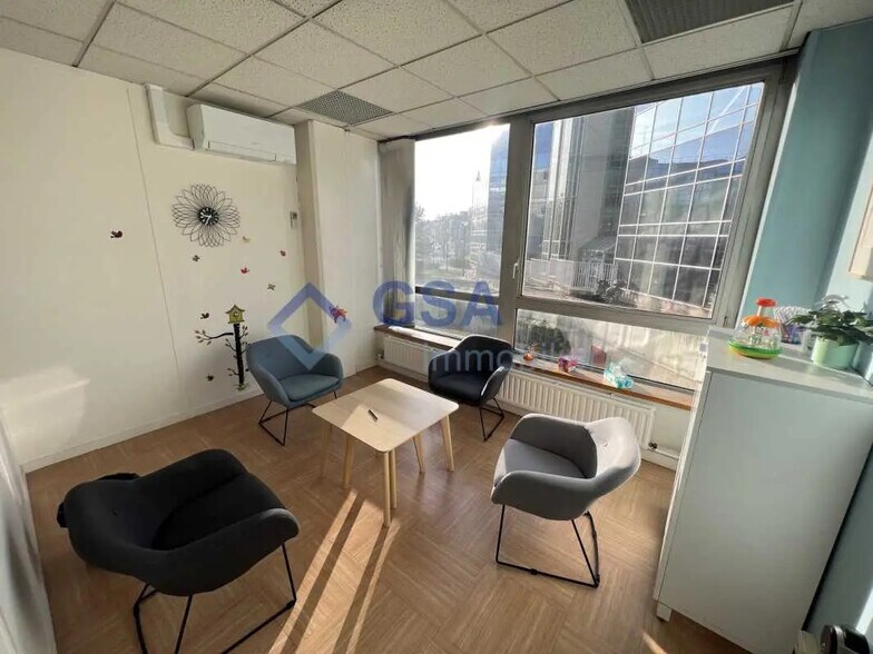 Bureau dans Évry-Courcouronnes à vendre - Photo de l’immeuble – Image 3 sur 7