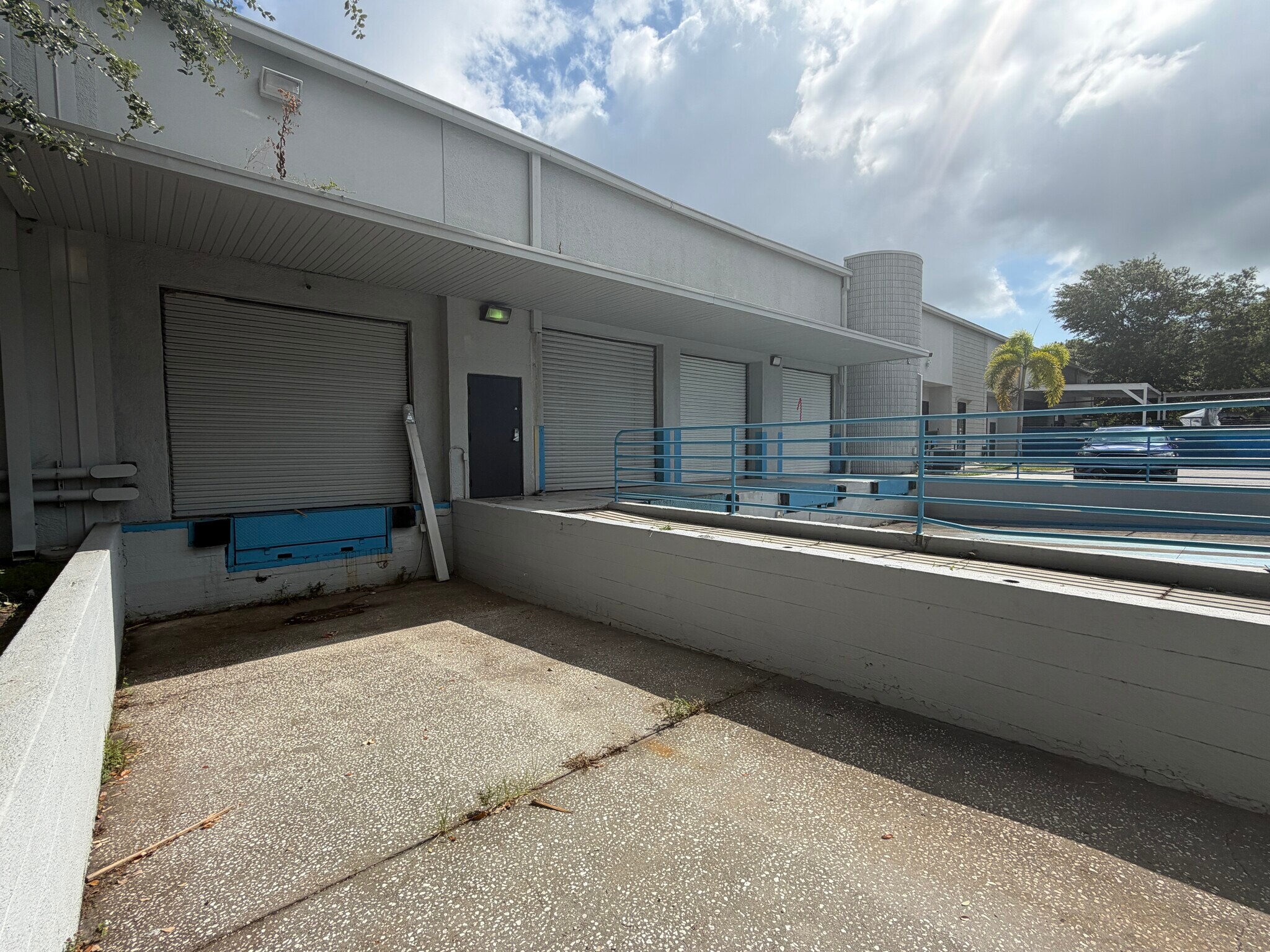 12105 N 28th St, Saint Petersburg, FL à louer Photo principale– Image 1 sur 23