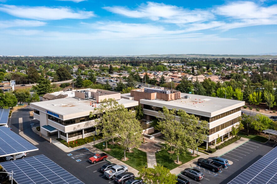 2420 Martin Rd, Fairfield, CA à louer - Aérien – Image 2 sur 14
