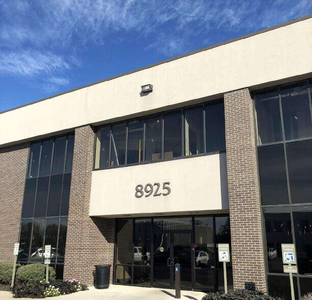 8925 N Meridian St, Indianapolis, IN à louer - Photo de l’immeuble – Image 3 sur 3