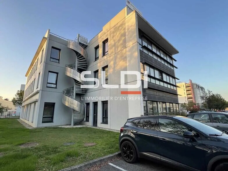 Bureau dans Saint-Priest à louer - Photo de l’immeuble – Image 2 sur 4