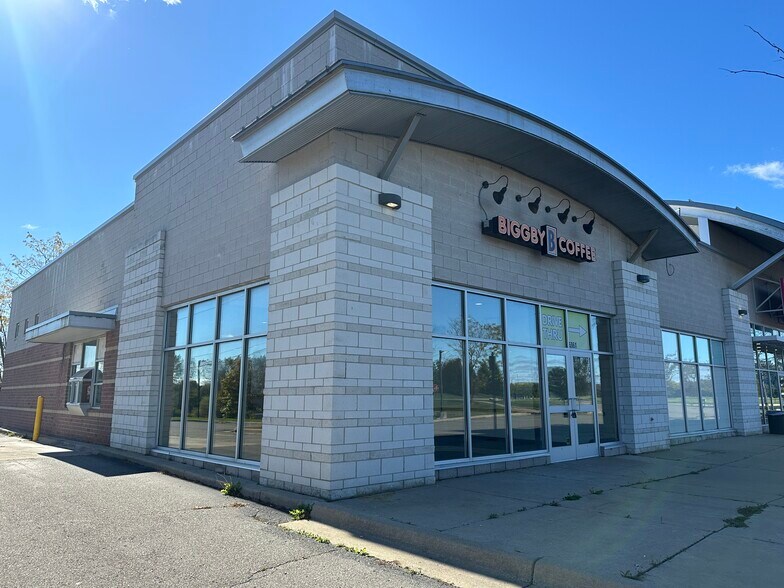 6961-6965 E Michigan Ave, Saline, MI à vendre - Photo de l’immeuble – Image 1 sur 1