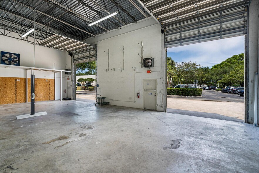 4700 W Prospect Rd, Fort Lauderdale, FL à vendre - Photo de l’immeuble – Image 1 sur 26