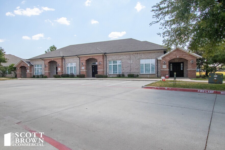 860 Hebron Pky, Lewisville, TX à louer - Photo de l’immeuble – Image 2 sur 12