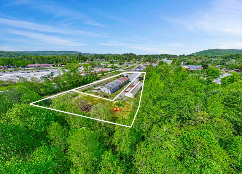 5 Etowah School Rd, Etowah, NC à vendre - Photo de l’immeuble – Image 3 sur 22
