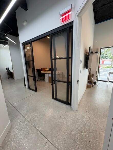429 N Lime Ave, Sarasota, FL à louer - Photo de l’immeuble – Image 3 sur 10