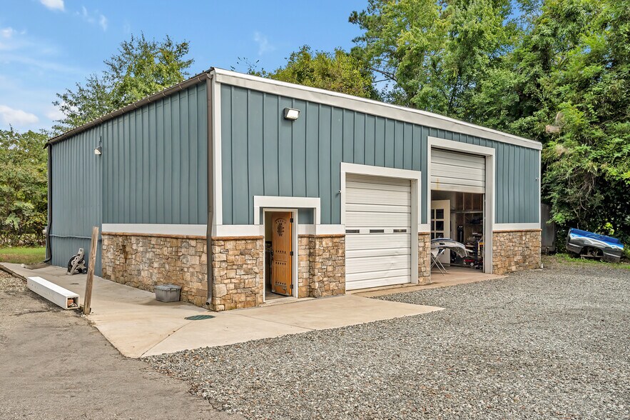 1015 Ellis Rd, Durham, NC à vendre - Photo de l’immeuble – Image 2 sur 18