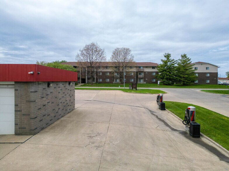 875 Sherrylynn Blvd, Pleasant Hill, IA à vendre - Photo de l’immeuble – Image 3 sur 31