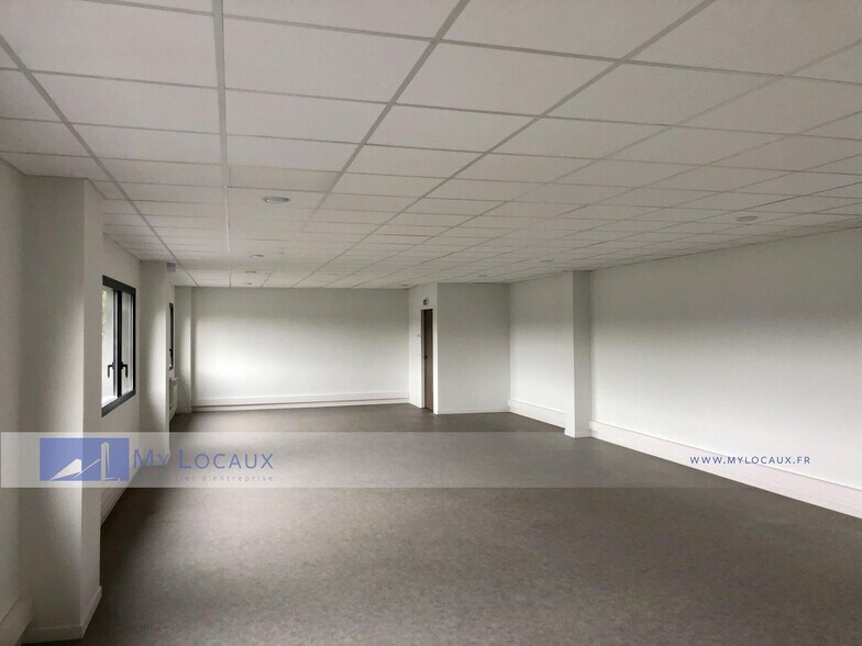 Local d’activités dans Le Thillay à louer - Photo intérieure – Image 3 sur 6