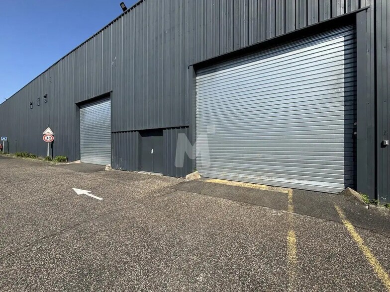 Local d’activités dans Palaiseau à louer - Photo de l’immeuble – Image 3 sur 10