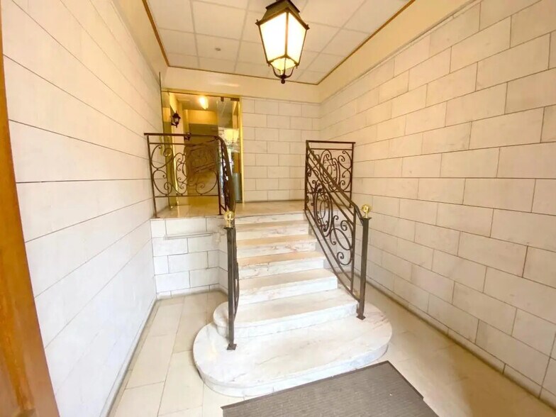 Bureau dans Saint-Germain-en-Laye à louer - Hall d’entrée – Image 2 sur 20