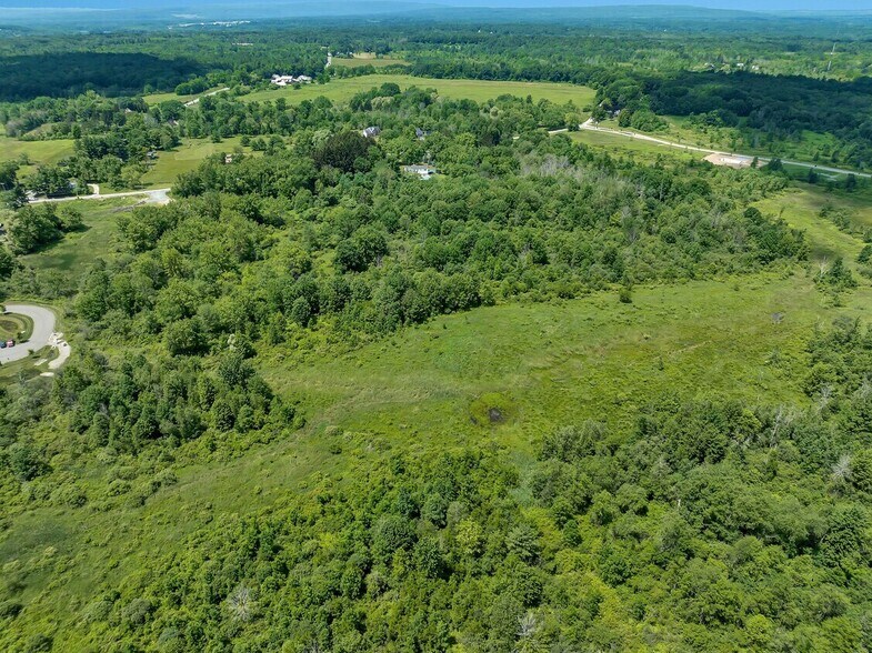 587 Waite Rd, Rexford, NY à vendre - Photo de l’immeuble – Image 2 sur 4