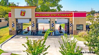Plus de détails pour 538 Aviation Rd, Queensbury, NY - Local commercial à vendre