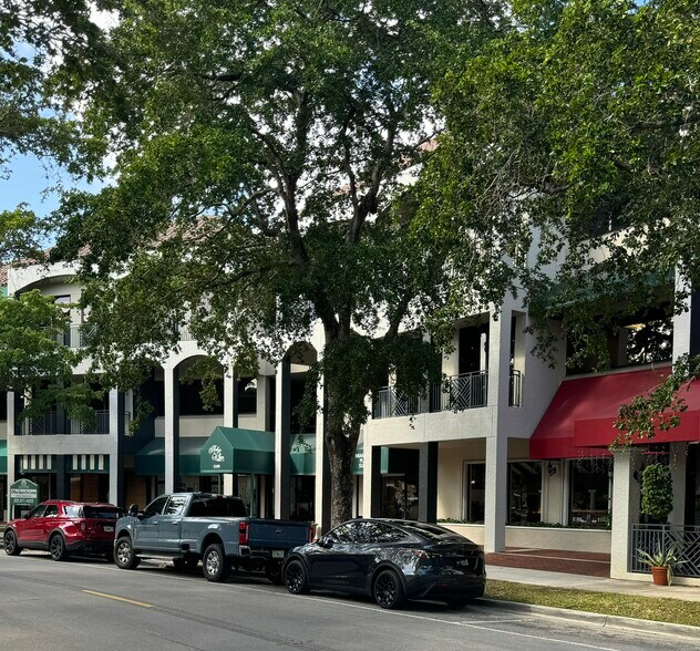 15450 New Barn Rd, Miami Lakes, FL à louer - Photo de l’immeuble – Image 3 sur 24