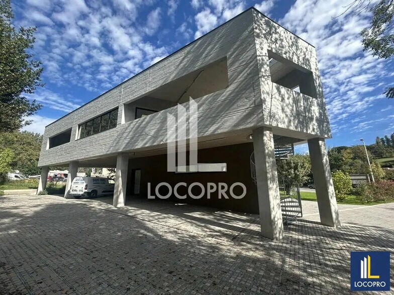 980 Boulevard Pierre Sauvaigo, La Colle-sur-Loup à louer - Photo de l’immeuble – Image 2 sur 8