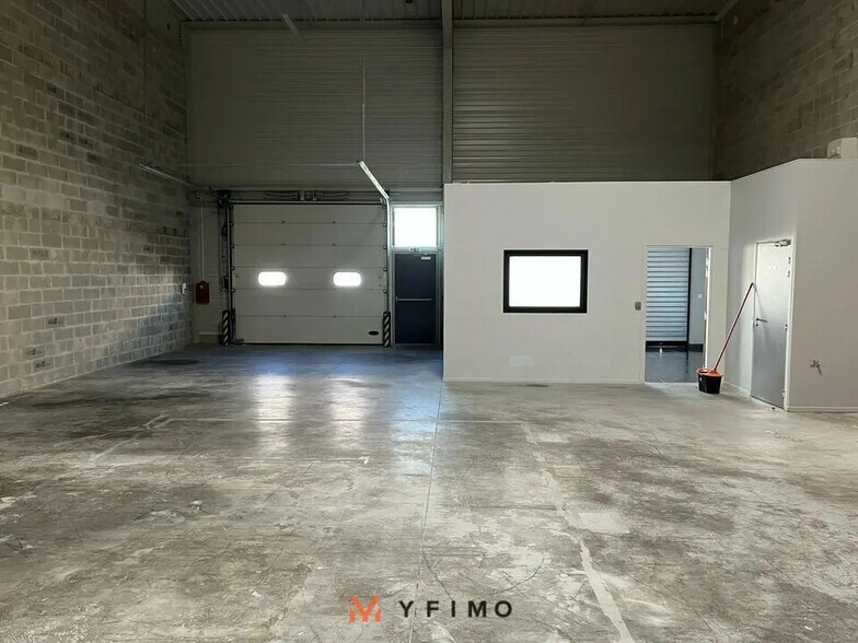 Local d’activités dans Rosny-sur-Seine à louer - Photo intérieure – Image 3 sur 6