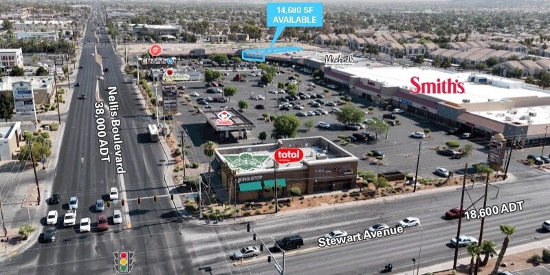 450-570 N Nellis Blvd, Las Vegas, NV à louer - Photo de l’immeuble – Image 3 sur 12