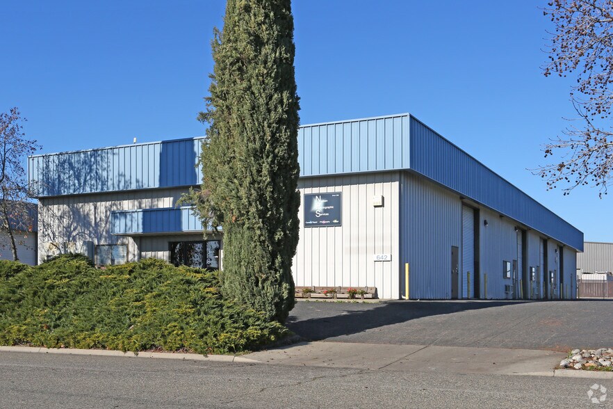 642 Hi Tech Pky, Oakdale, CA à louer - Photo principale – Image 1 sur 3
