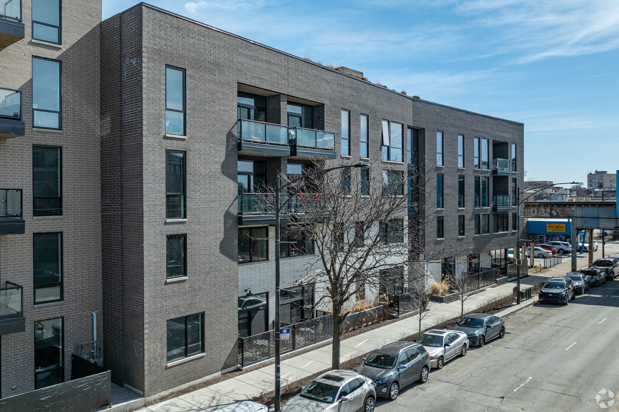 3421 N Ashland Ave, Chicago, IL à louer Photo principale– Image 1 sur 13