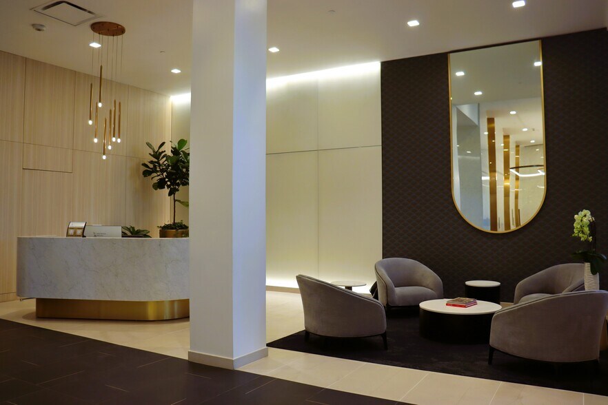 10921 Wilshire Blvd, Los Angeles, CA à louer - Photo de l’immeuble – Image 3 sur 41