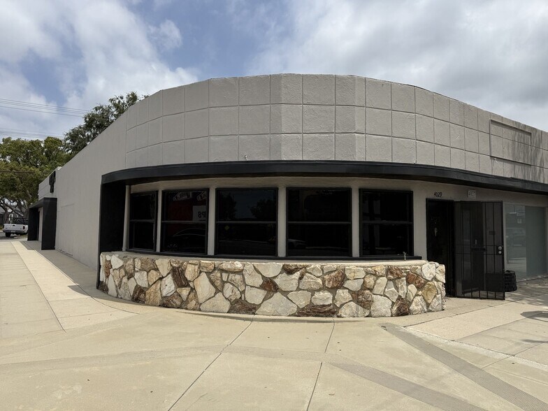 4017-4029 W Burbank Blvd, Burbank, CA à louer - Photo de l’immeuble – Image 3 sur 10