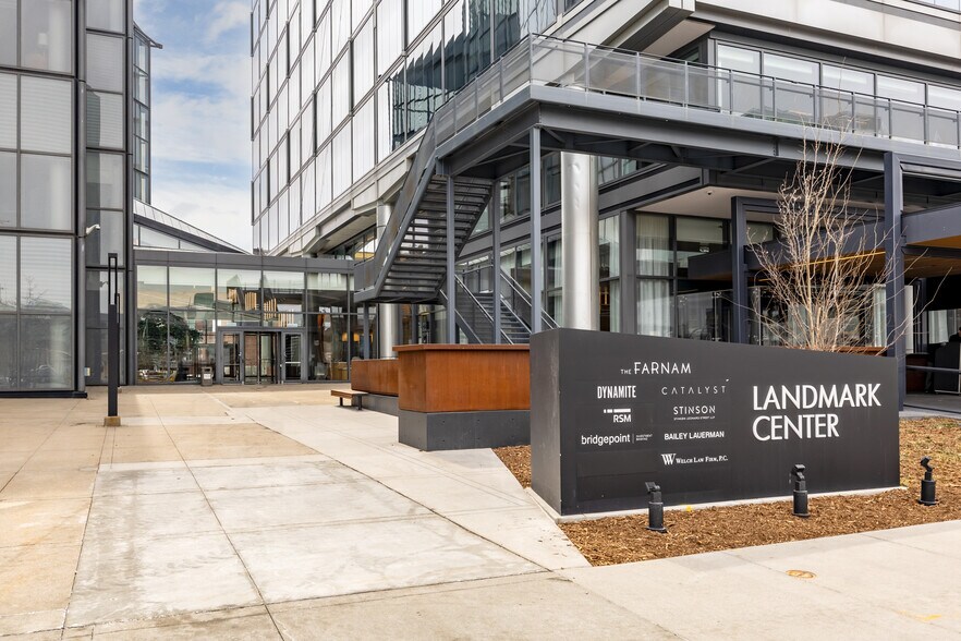 1299 Farnam St, Omaha, NE à louer - Photo de l’enseigne sur pylône – Image 3 sur 23