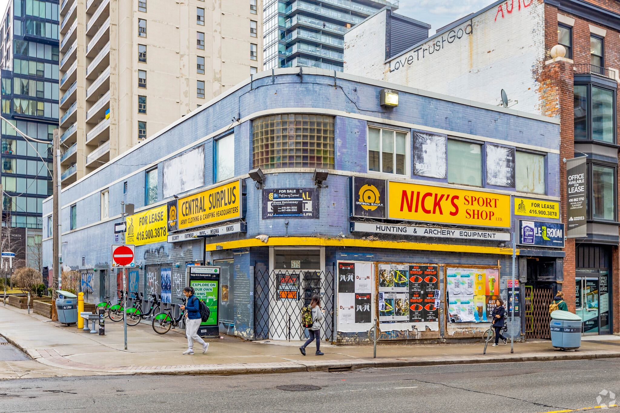 Dundonald St, Toronto, ON à louer Photo principale– Image 1 sur 7