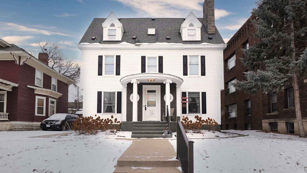 2545 Garfield Ave, Minneapolis, MN à vendre - Photo de l’immeuble – Image 3 sur 18