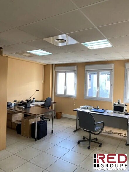 Bureau dans Meyreuil à louer - Photo de l’immeuble – Image 3 sur 5