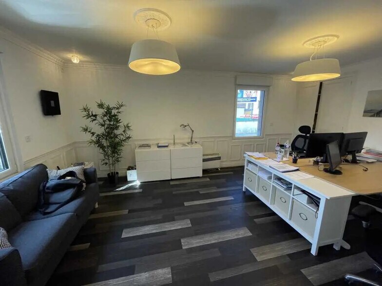 Local d'activités dans Déville-lès-Rouen à vendre - Photo de l’immeuble – Image 2 sur 12