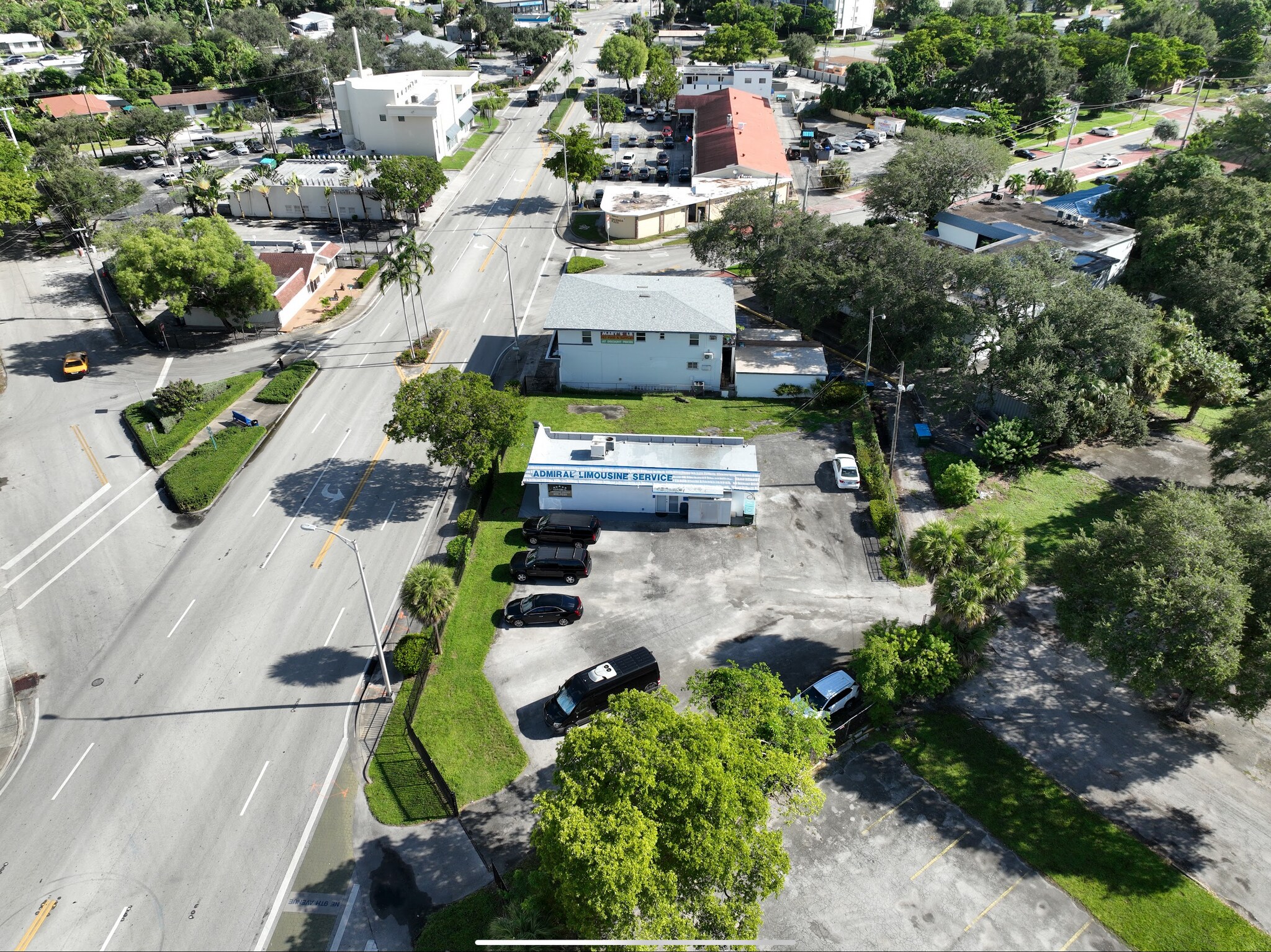 13255 W Dixie Hwy, North Miami, FL à vendre Photo de l’immeuble– Image 1 sur 8