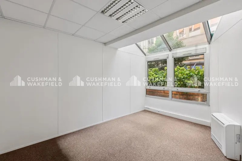32 Rue De Ponthieu, Paris à vendre - Photo de l’immeuble – Image 2 sur 15