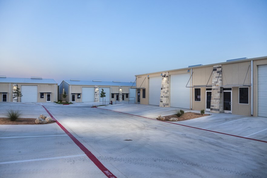 5200 Electric Ave, Spicewood, TX à louer - Photo de l’immeuble – Image 3 sur 6