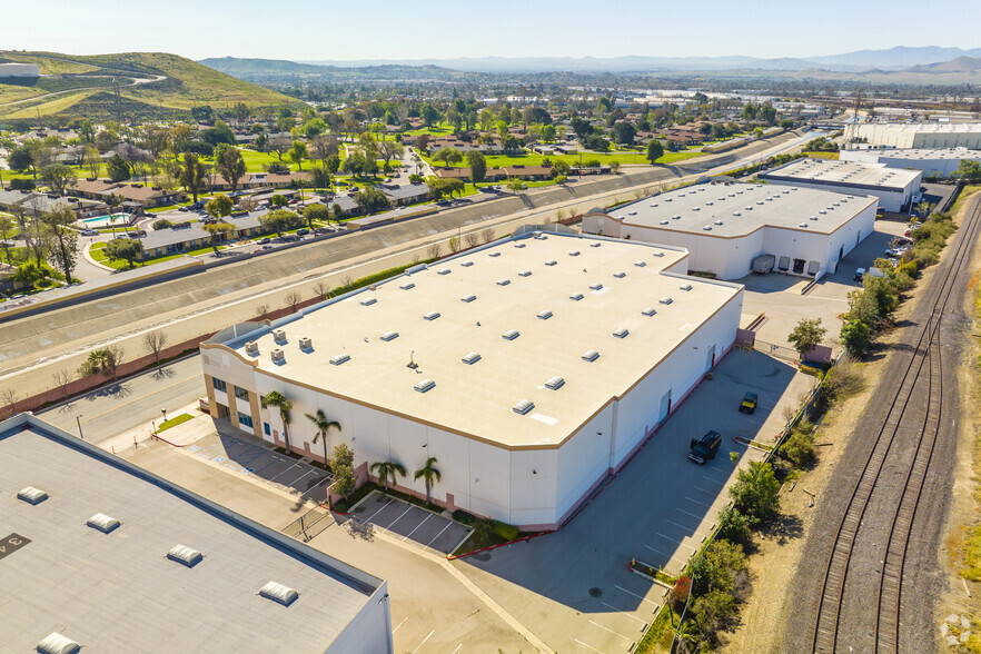3463 Grapevine St, Jurupa Valley, CA à louer - Photo de l’immeuble – Image 3 sur 6