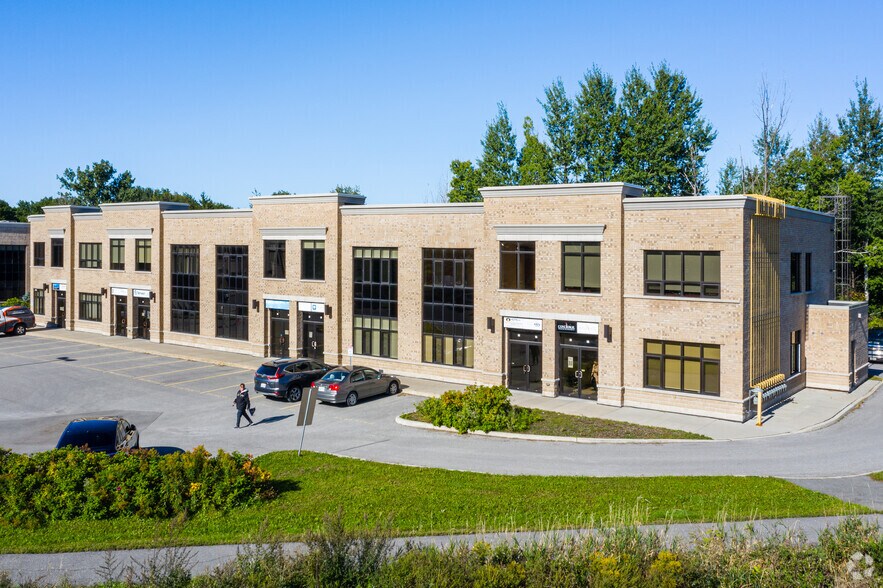120 Terence Matthews Cres, Ottawa, ON à louer - Photo principale – Image 1 sur 9